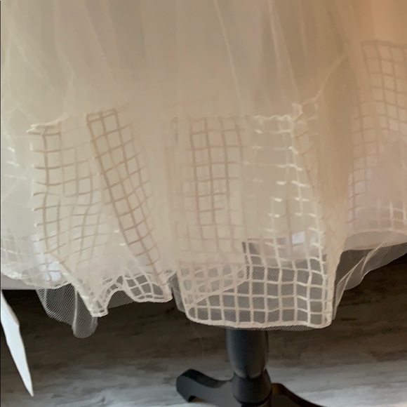 Girls white dress - Picture 3 of 5